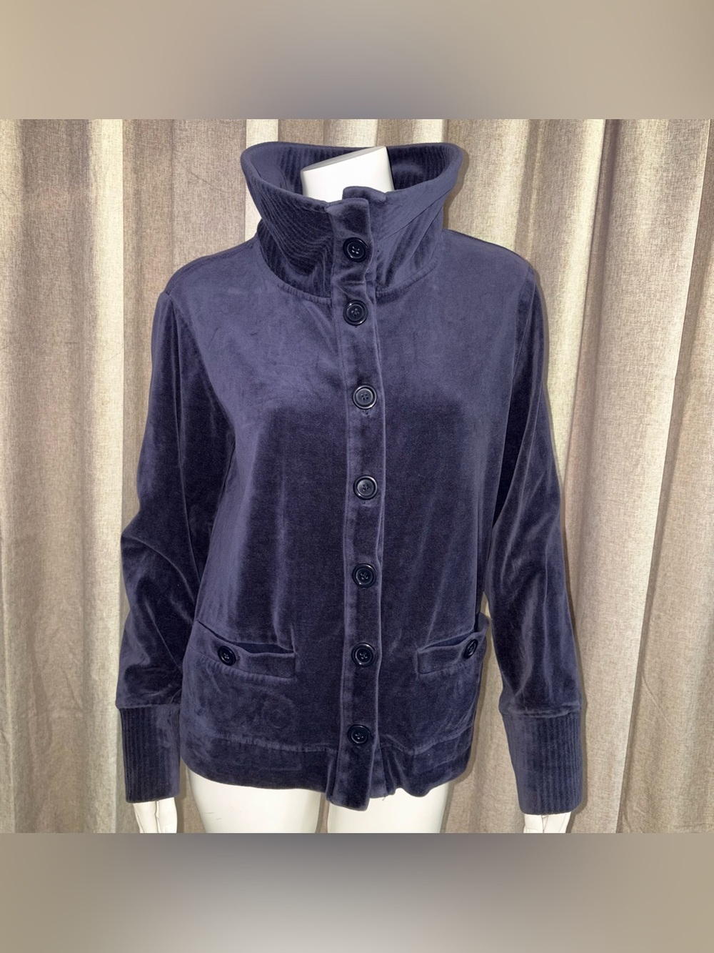 White Stag SZ L Plush velvet big Button-Front Jacket sweater front pockets
